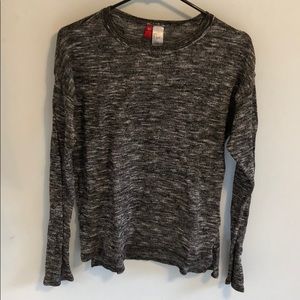H&M Black, white, and grey long sleeves top